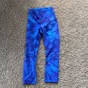 LuluLemon Blue Tie Dye Cropped Leggings Size 4